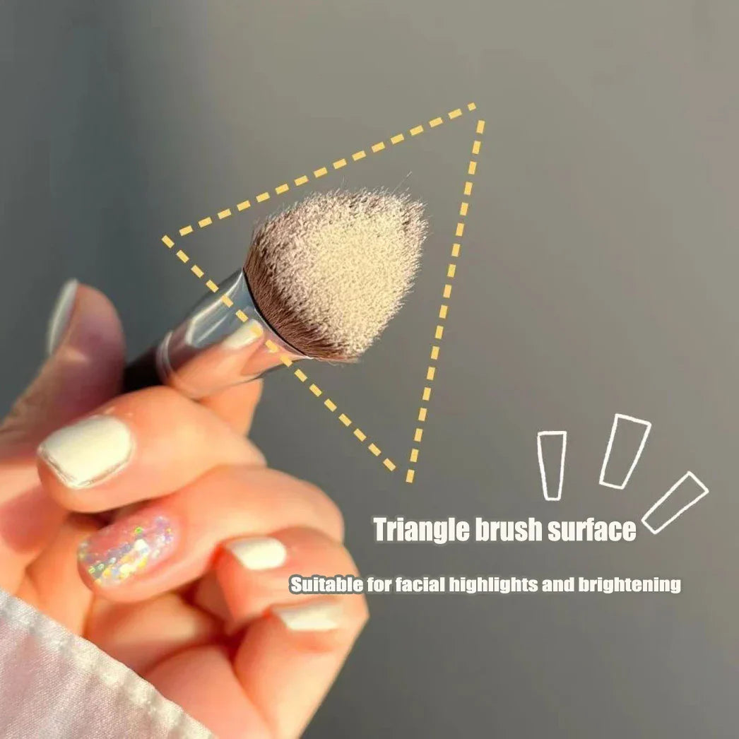 Triangular Angled Highlighter Brush – Nose Contour & Concealer Brush